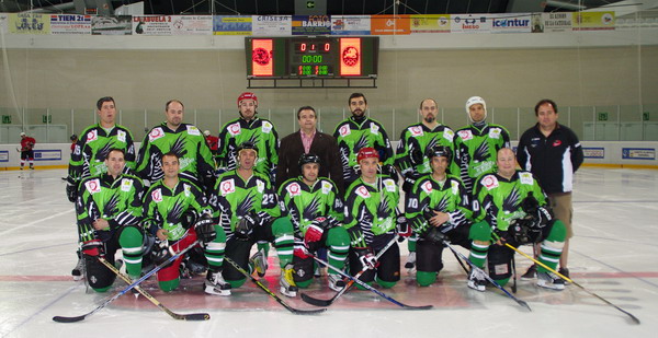 El Aramón Jaca gana su torneo de Veteranos de hockey sobre hielo.